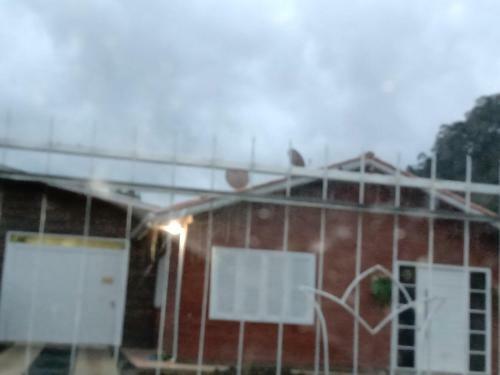 Casa Garagem E Churrasqueira