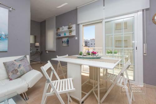 S12 � Beach Front Apartment --free Wifi-