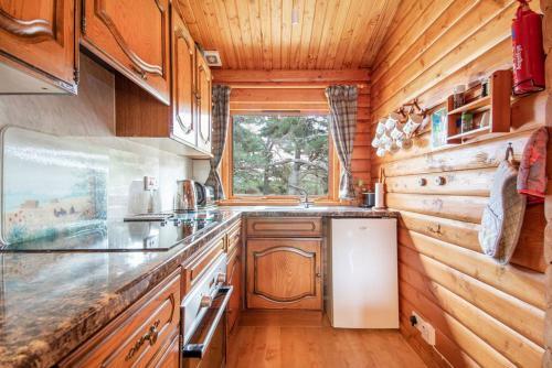 Lochside Log Cabin