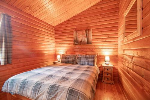 Lochside Log Cabin
