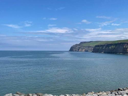 2 Bed House -close To Cleveland Way,lovely Beaches
