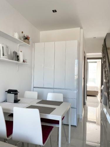 New Modern Deluxe Apartment In Kallithea