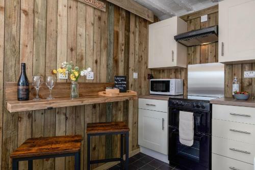 Farmhouse & Cottage