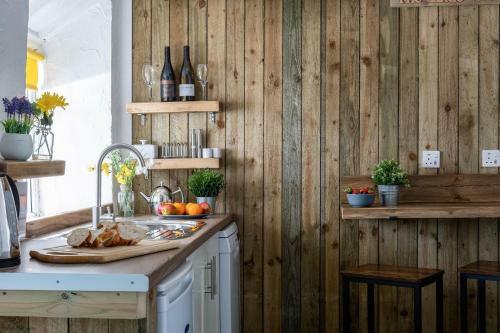Farmhouse & Cottage