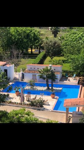 Preciosa Casa Con Enorme Parcela Y Piscina Privada