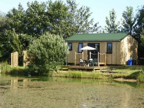 Lodge Lynstone Lakes