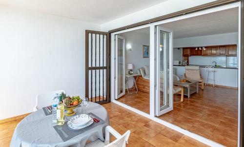 Oceanfront Neptuno Apartment