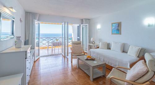 Oceanfront Neptuno Apartment
