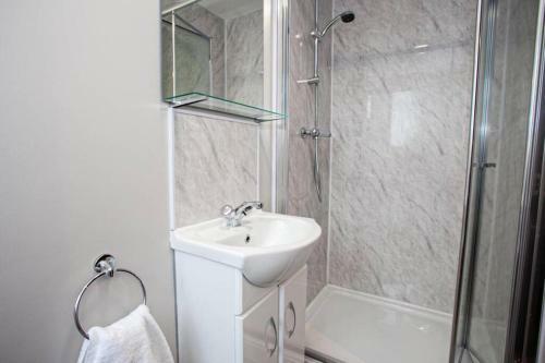 Modern And Comfortable Apartment - Sleeps 4