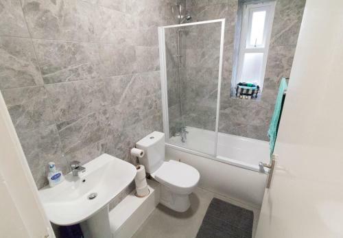 Ideal Home Away In Bury