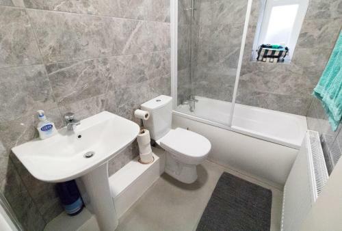 Ideal Home Away In Bury