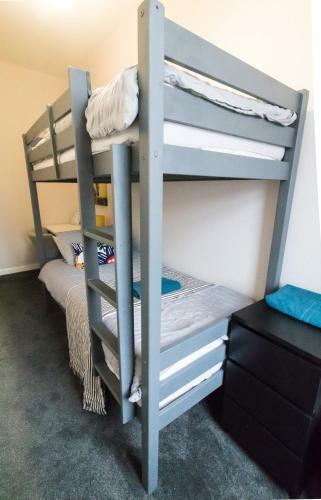 Ideal Home Away In Bury