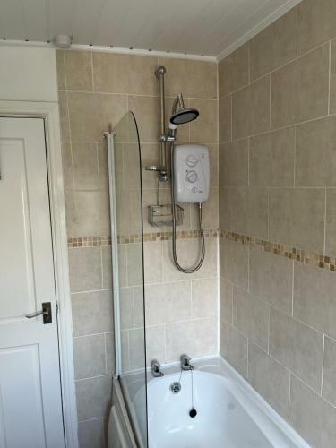 Modern 3 Bedroom Property In Quiet Location