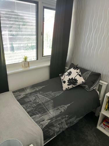 Modern 3 Bedroom Property In Quiet Location