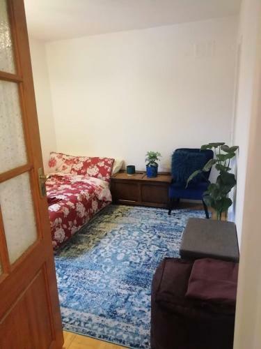 Single Bedroom In A Cozy Maisonette - Bushey