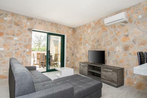 Villa Konoba With Heated Pool