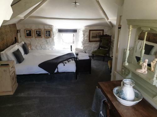 Cozy Carbence Cottage