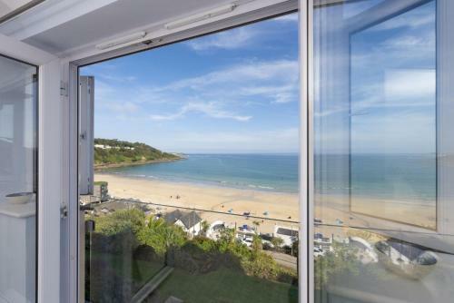 Ivory, Carbis Beach Apartments