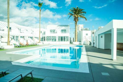 Sunny Days Apartment With Shared Pool And Free Wifi