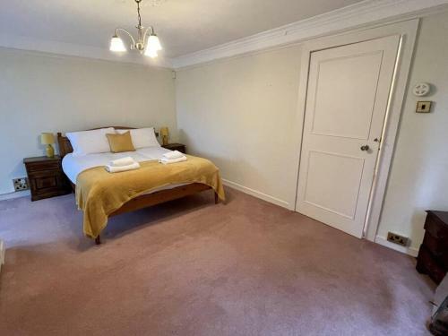 Fabulous Georgian 4 Bedroom House, Sleeps 10
