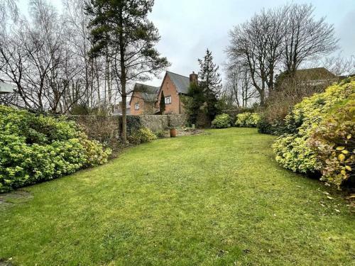 Fabulous Georgian 4 Bedroom House, Sleeps 10