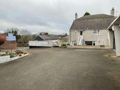 Fabulous Georgian 4 Bedroom House, Sleeps 10
