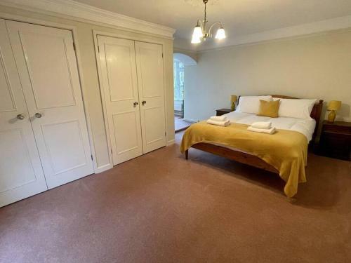 Fabulous Georgian 4 Bedroom House, Sleeps 10