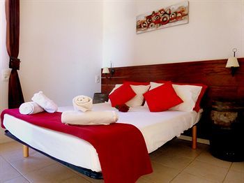 Mont Bouquet Lodge & Activity Center