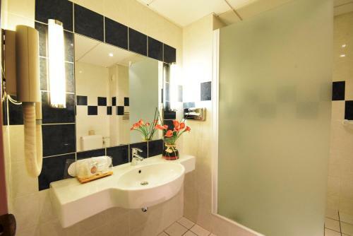Hotel Kyriad Prestige Bordeaux Ouest Merignac Aeroport