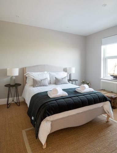 The Poplars Town House In Cowes With Heated Pool