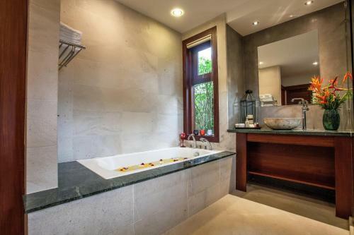 Baan Pinya Chic Three Bedroom Pool Villa
