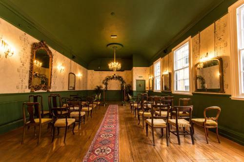 Hotel The Crooked Swan