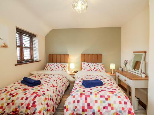 2 Rose Cottages