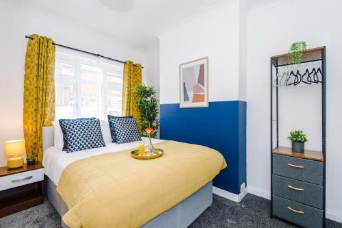 Harley House - Spacious Home With Free Netflix & Parking By Rocketbnb