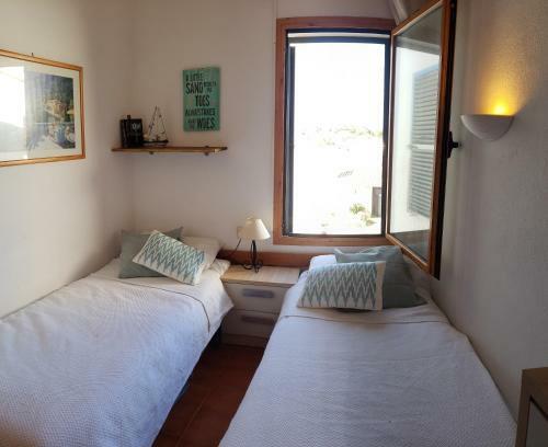 Stunning Sea Views Apartment, Pool, 5 Min Walk To Beach