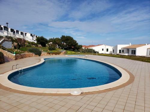 Stunning Sea Views Apartment, Pool, 5 Min Walk To Beach