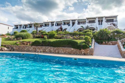 Stunning Sea Views Apartment, Pool, 5 Min Walk To Beach