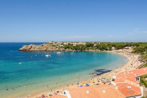 Stunning Sea Views Apartment, Pool, 5 Min Walk To Beach