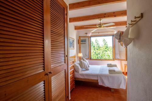 Stunning Sea Views Apartment, Pool, 5 Min Walk To Beach