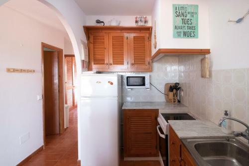 Stunning Sea Views Apartment, Pool, 5 Min Walk To Beach