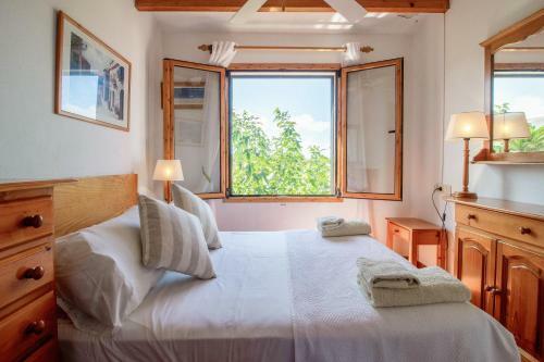Stunning Sea Views Apartment, Pool, 5 Min Walk To Beach