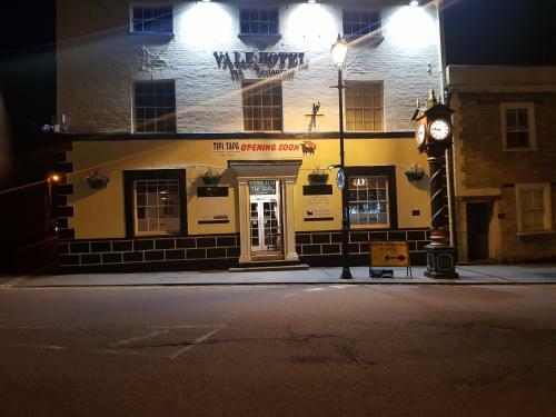 La Siesta At The Vale Hotel