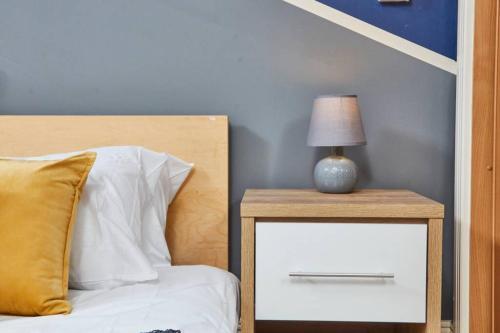 Luxury 2 Bed Apartment Central Location Sleeps 5