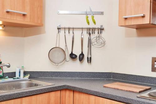 Luxury 2 Bed Apartment Central Location Sleeps 5