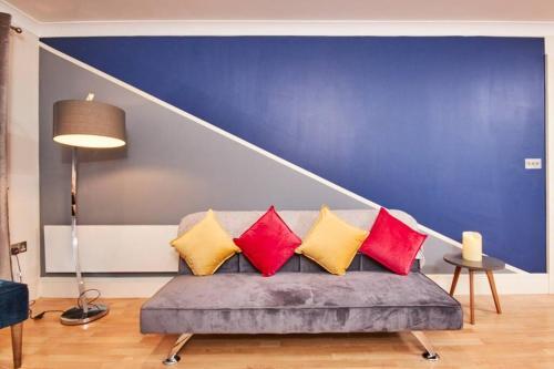 Luxury 2 Bed Apartment Central Location Sleeps 5