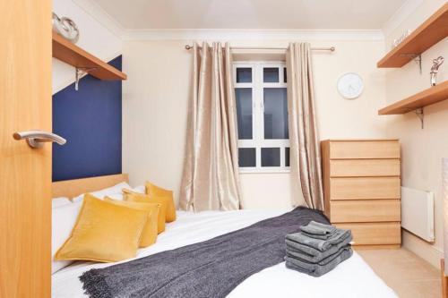 Luxury 2 Bed Apartment Central Location Sleeps 5