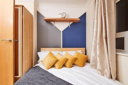 Luxury 2 Bed Apartment Central Location Sleeps 5