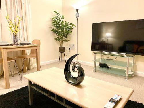 Superior Two-bed Apartment With Free Parking, Cv1 Coventry