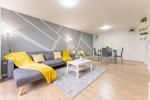 Riley House Spacious City Apartment