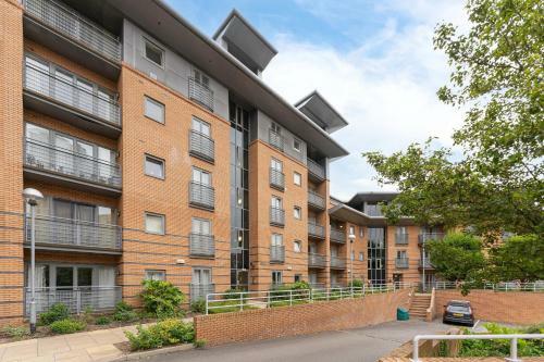 Riley House Spacious City Apartment